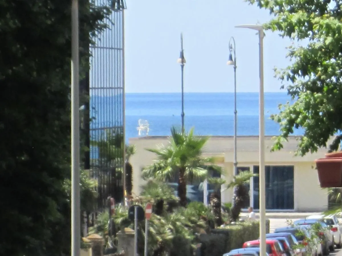 Piuma Celeste A Due Passi Dal Mare E Dal Centro Storico Lido di Ostia Apartment